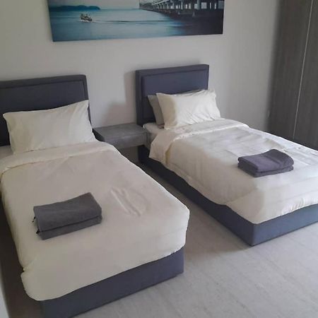 By The Sea Suites - Managed By Sdb Host Batu Feringgi Exteriör bild