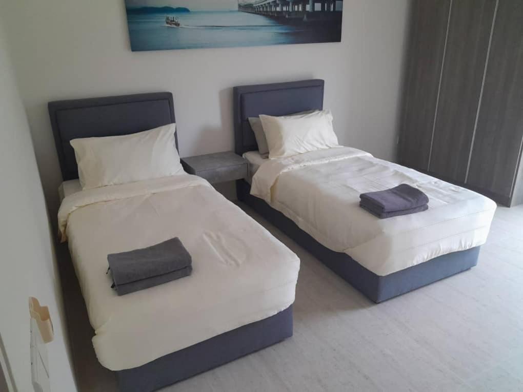 By The Sea Suites - Managed By Sdb Host Batu Feringgi Exteriör bild