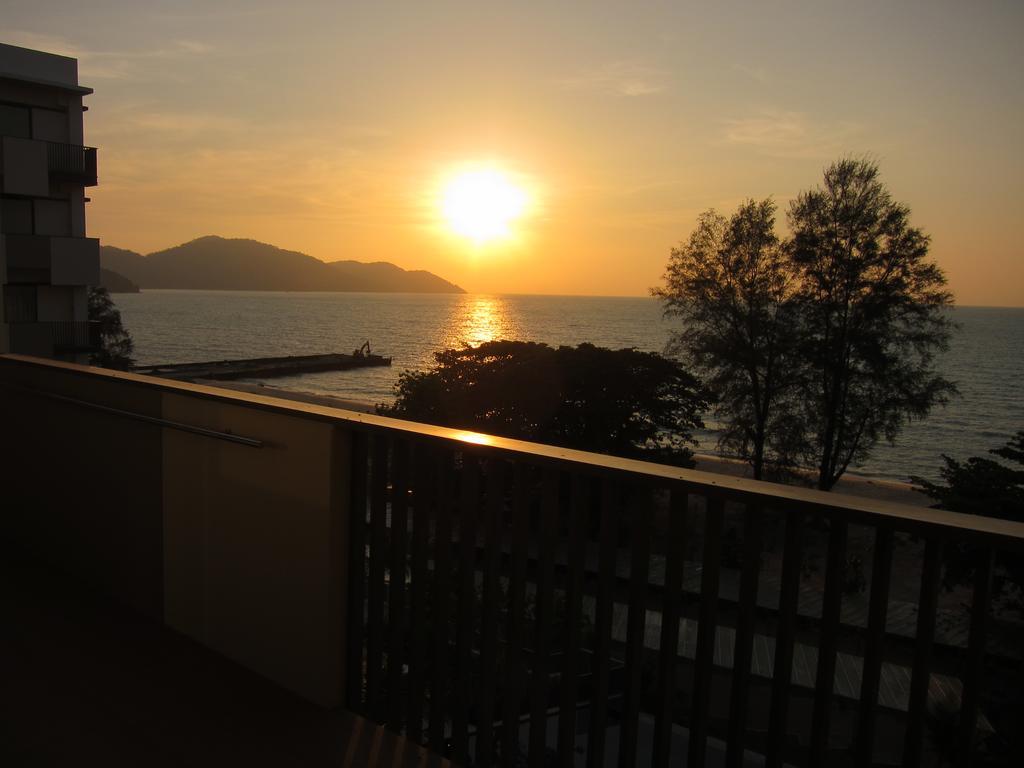 By The Sea Suites - Managed By Sdb Host Batu Feringgi Exteriör bild