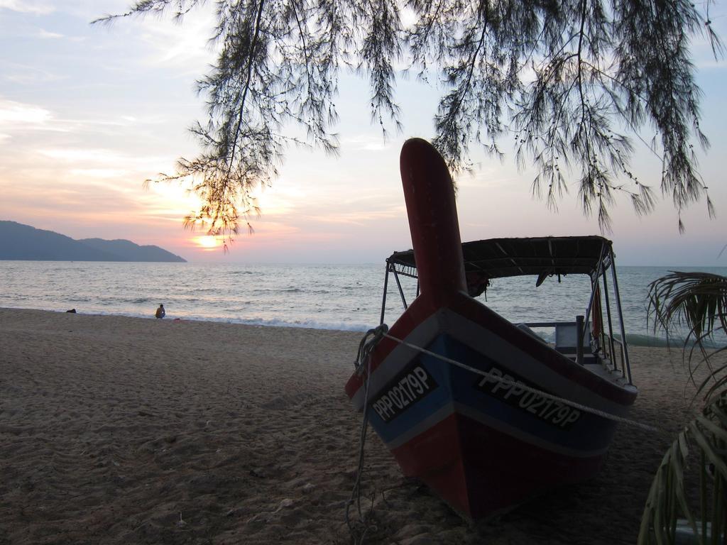 By The Sea Suites - Managed By Sdb Host Batu Feringgi Exteriör bild