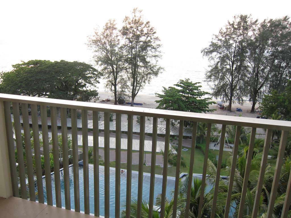 By The Sea Suites - Managed By Sdb Host Batu Feringgi Exteriör bild