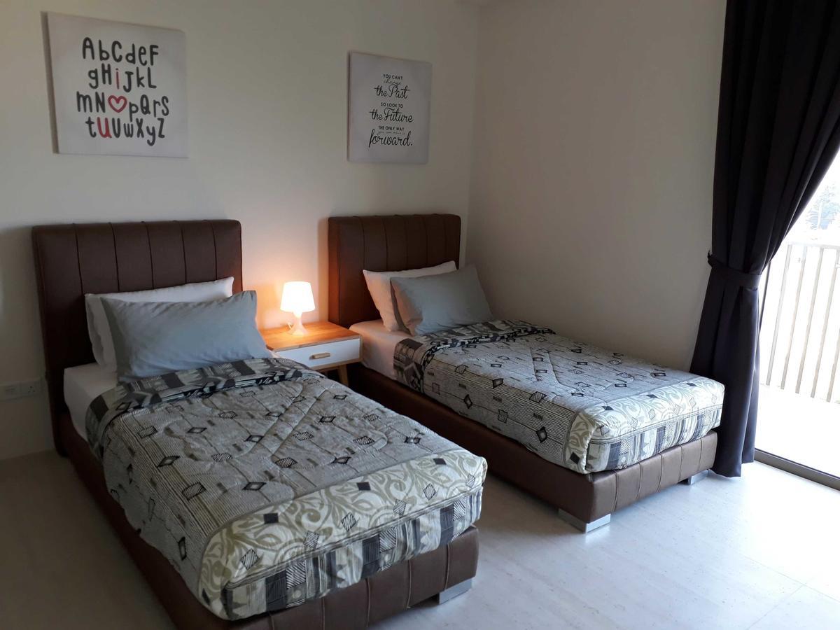 By The Sea Suites - Managed By Sdb Host Batu Feringgi Exteriör bild