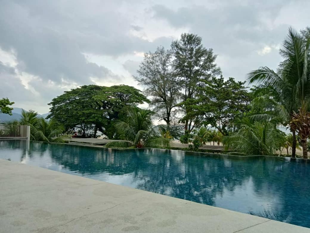 By The Sea Suites - Managed By Sdb Host Batu Feringgi Exteriör bild